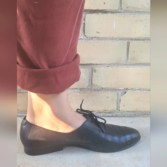 Vintage Lace Up Flats - Picture 7 of 8